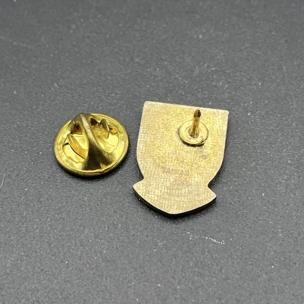 Ottawa Canada Crest Lapel Hat Pin‎